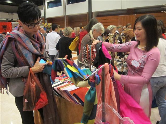 ຫວຽດນາມເຂົ້າຮ່ວມງານຕະຫຼາດນັດຄຼິດສະມາດສາກົນປຣາຮາ 2015